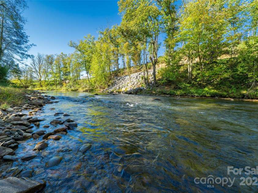 21 Riverbend Road, Canton, NC 28716.  MLS# CAR4241028, YatesRealty ID 8752. 