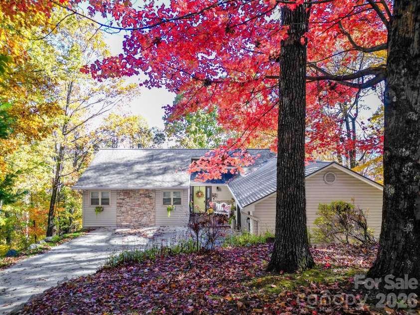 110 Spring Path, Hendersonville, NC 28739.  MLS# CAR4267167, YatesRealty ID 8755. 