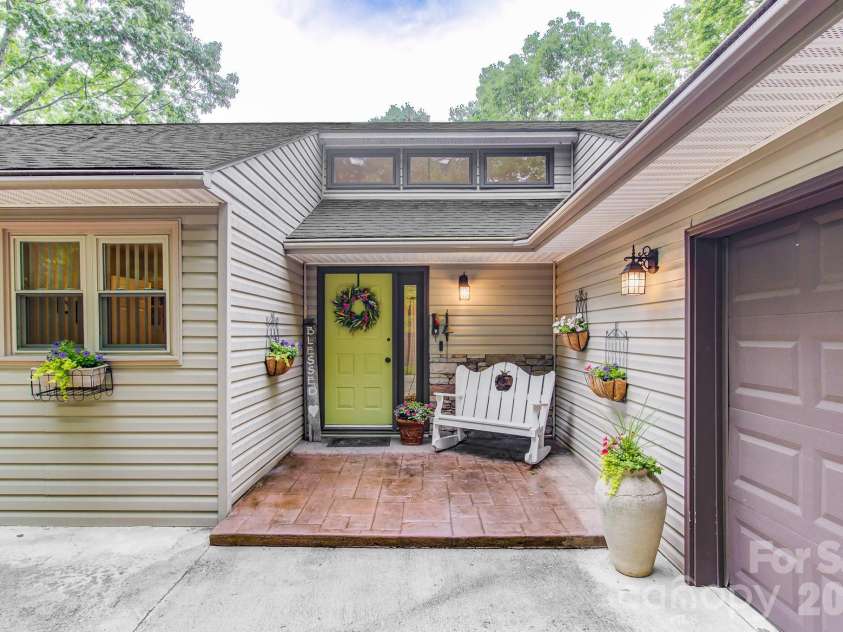 110 Spring Path, Hendersonville, NC 28739.  MLS# CAR4267167, YatesRealty ID 8755. 
