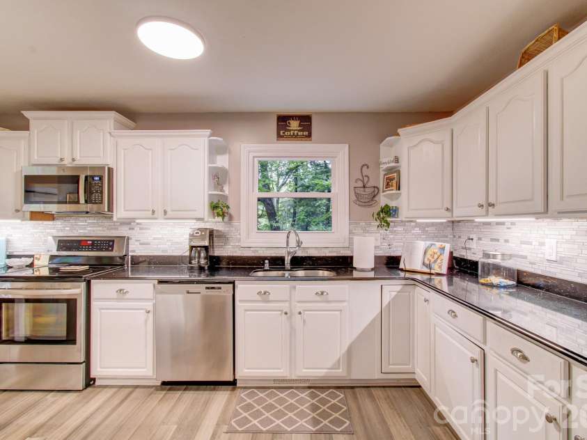 110 Spring Path, Hendersonville, NC 28739.  MLS# CAR4267167, YatesRealty ID 8755. 