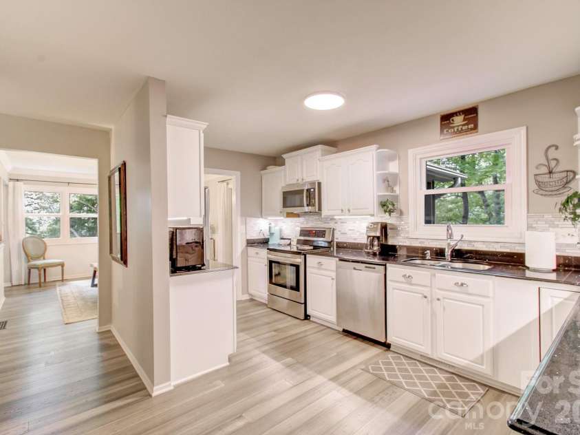 110 Spring Path, Hendersonville, NC 28739.  MLS# CAR4267167, YatesRealty ID 8755. 