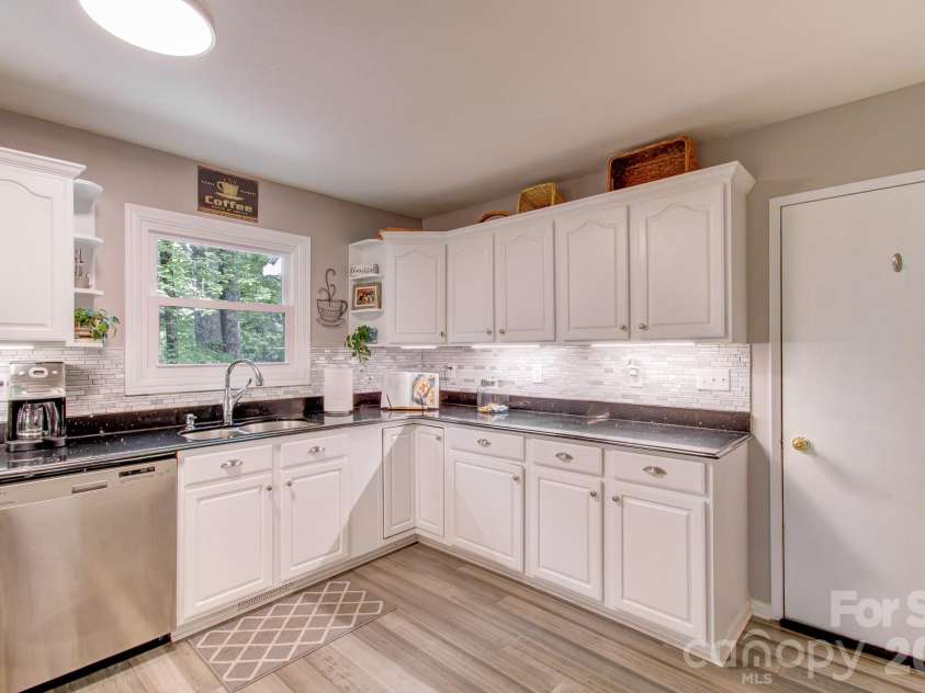 110 Spring Path, Hendersonville, NC 28739.  MLS# CAR4267167, YatesRealty ID 8755. 