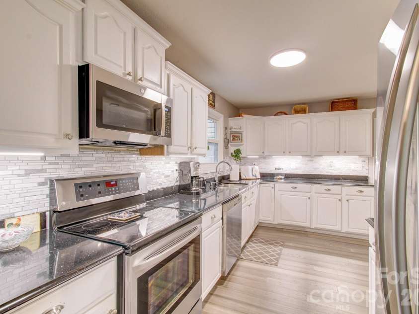 110 Spring Path, Hendersonville, NC 28739.  MLS# CAR4267167, YatesRealty ID 8755. 