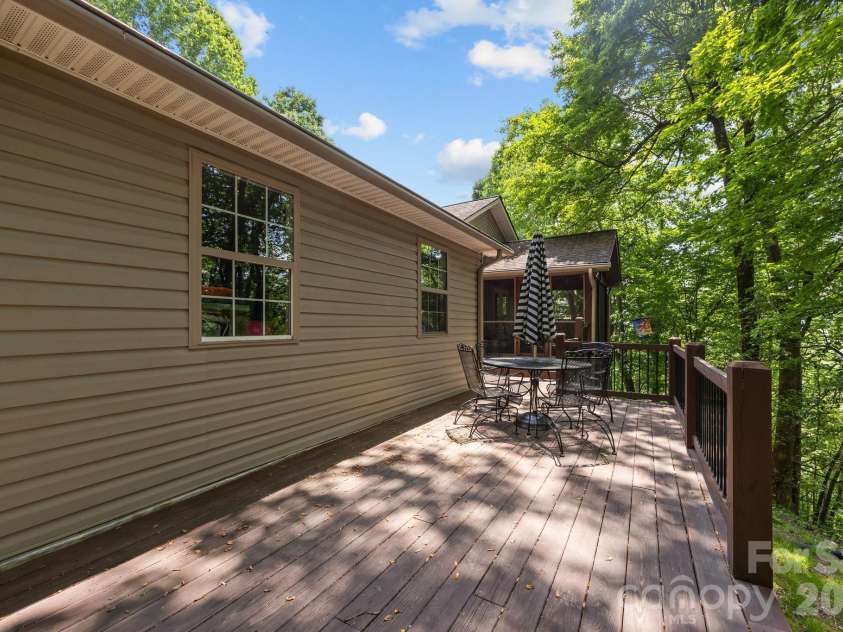 110 Spring Path, Hendersonville, NC 28739.  MLS# CAR4267167, YatesRealty ID 8755. 