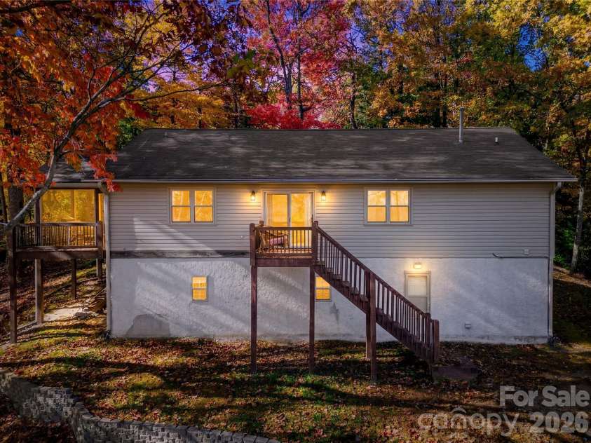 110 Spring Path, Hendersonville, NC 28739.  MLS# CAR4267167, YatesRealty ID 8755. 