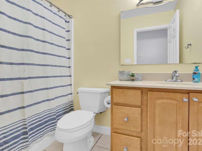 365 Kinder Road, Harmony, NC 28634.  MLS# CAR4243617, YatesRealty ID 8755. Full Bath off Hallway