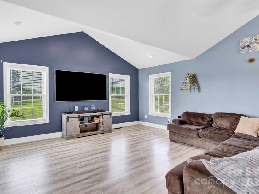 365 Kinder Road, Harmony, NC 28634.  MLS# CAR4243617, YatesRealty ID 8755. Great Room