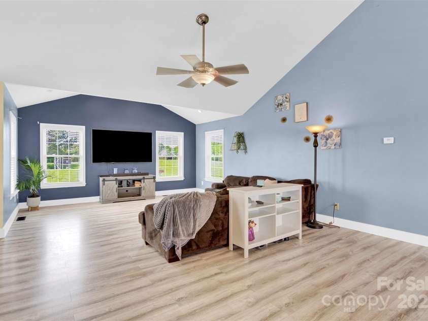 365 Kinder Road, Harmony, NC 28634.  MLS# CAR4243617, YatesRealty ID 8755. Great Room