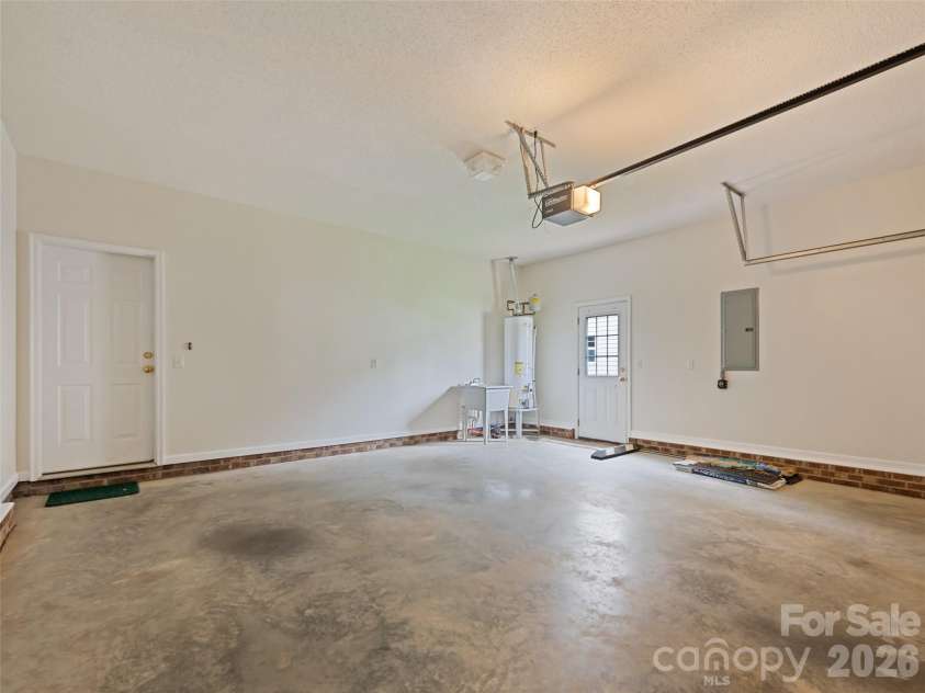 2 Thornwood Court, Arden, NC 28704.  MLS# CAR4394985, YatesRealty ID 8756. 