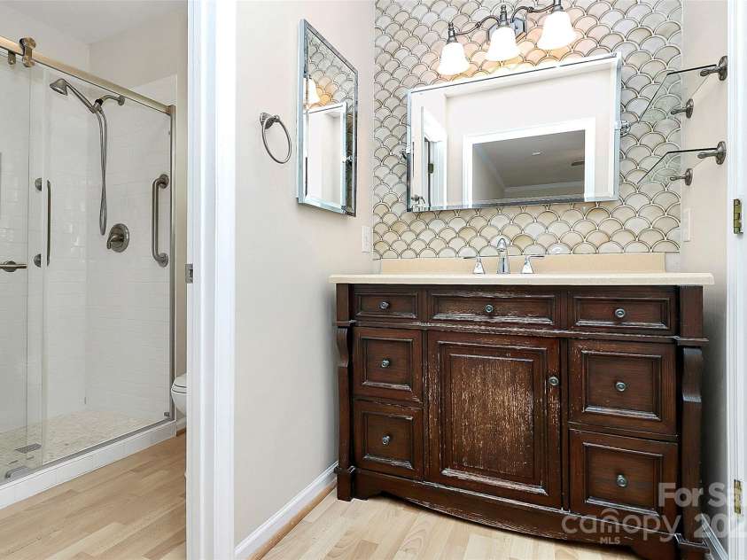 2506 Breuster Drive, Charlotte, NC 28210.  MLS# CAR4249941, YatesRealty ID 8756. Primary en-suite bath