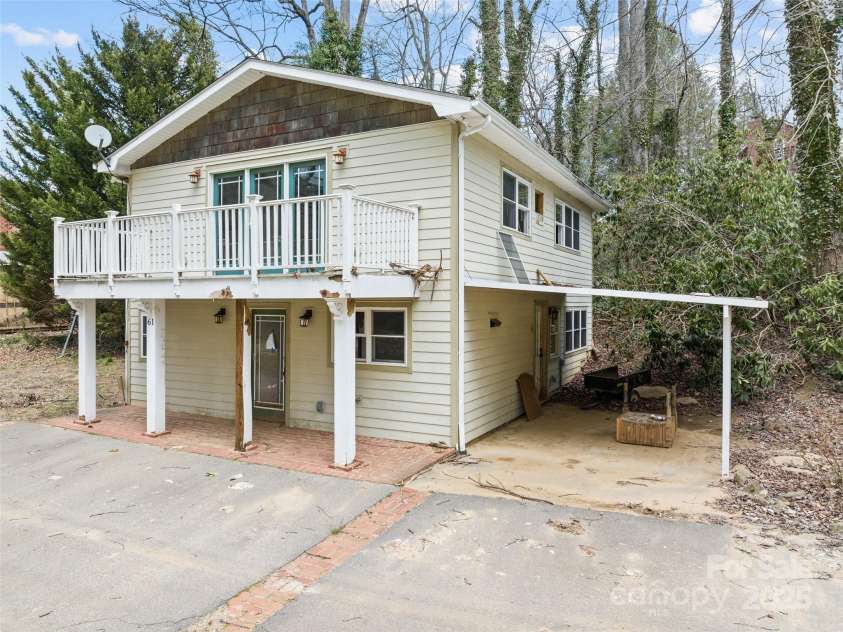61 Riverbend Road, Canton, NC 28716.  MLS# CAR4241043, YatesRealty ID 8759. 