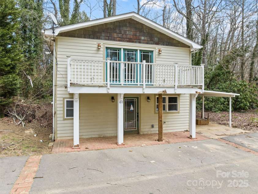 61 Riverbend Road, Canton, NC 28716.  MLS# CAR4241043, YatesRealty ID 8759. 