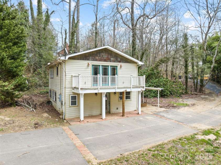 61 Riverbend Road, Canton, NC 28716.  MLS# CAR4241043, YatesRealty ID 8759. 
