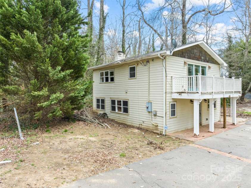 61 Riverbend Road, Canton, NC 28716.  MLS# CAR4241043, YatesRealty ID 8759. 