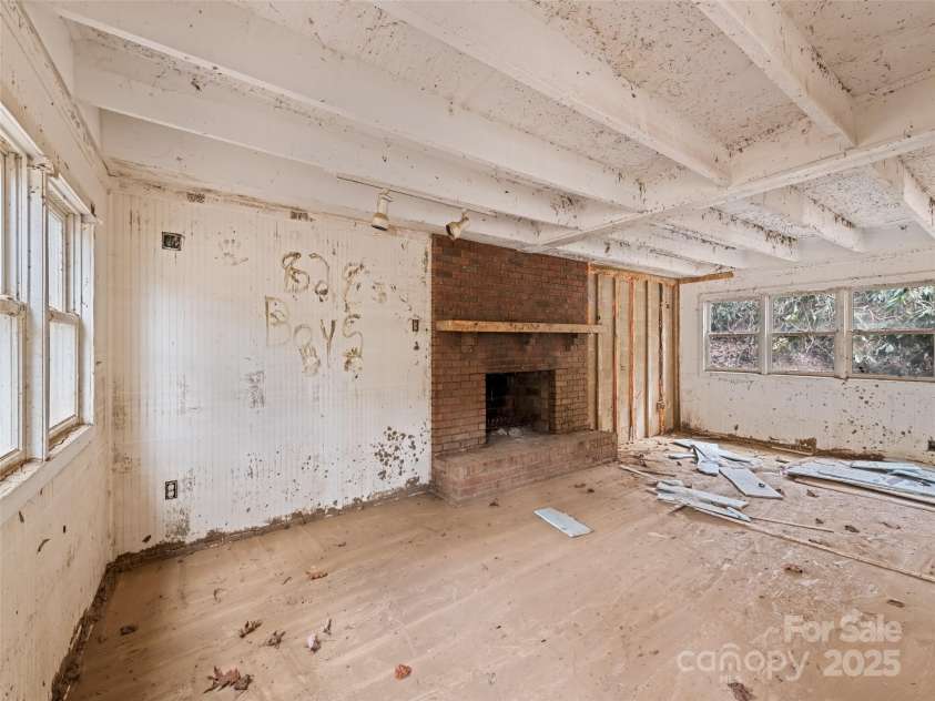 61 Riverbend Road, Canton, NC 28716.  MLS# CAR4241043, YatesRealty ID 8759. 
