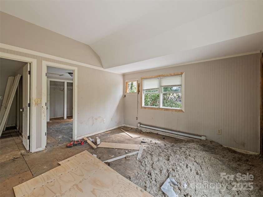 61 Riverbend Road, Canton, NC 28716.  MLS# CAR4241043, YatesRealty ID 8759. 