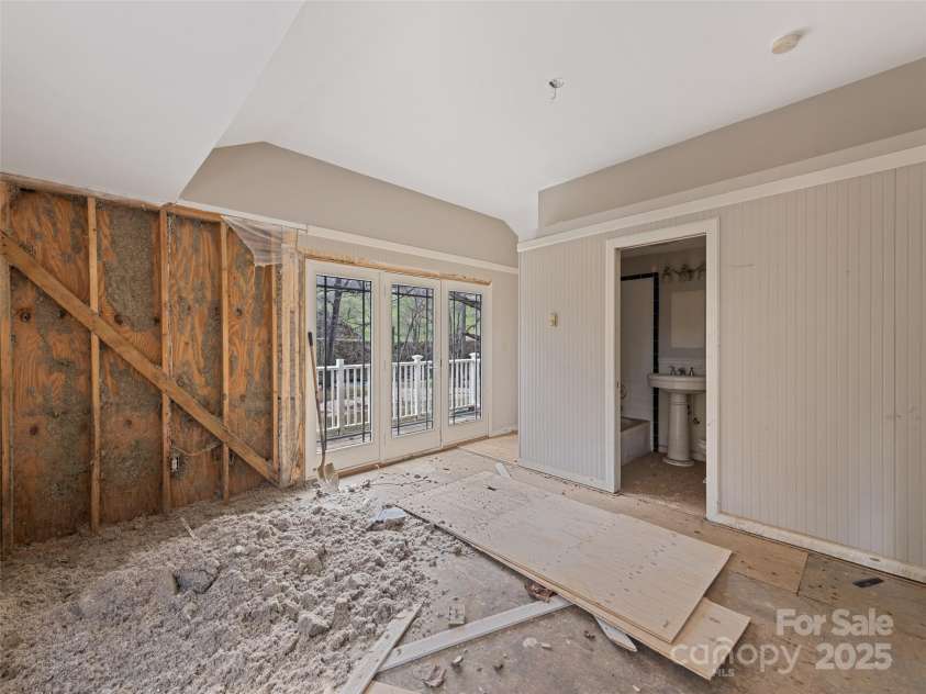 61 Riverbend Road, Canton, NC 28716.  MLS# CAR4241043, YatesRealty ID 8759. 
