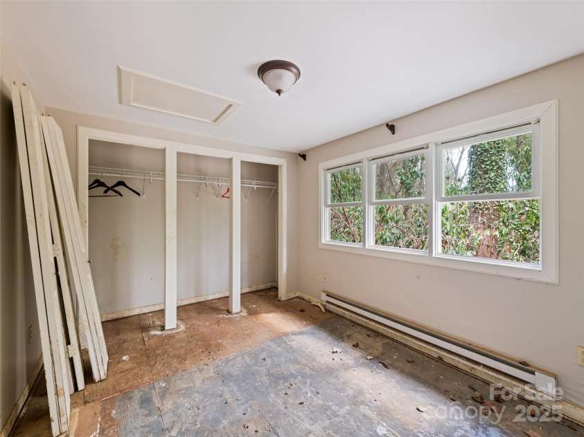61 Riverbend Road, Canton, NC 28716.  MLS# CAR4241043, YatesRealty ID 8759. 