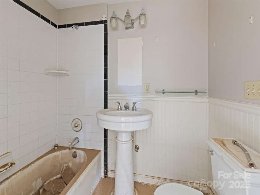 61 Riverbend Road, Canton, NC 28716.  MLS# CAR4241043, YatesRealty ID 8759. 
