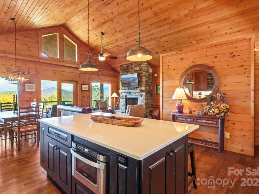 584 Grey Fox Ridge, Banner Elk, NC 28604.  MLS# CAR4315147, YatesRealty ID 876. 