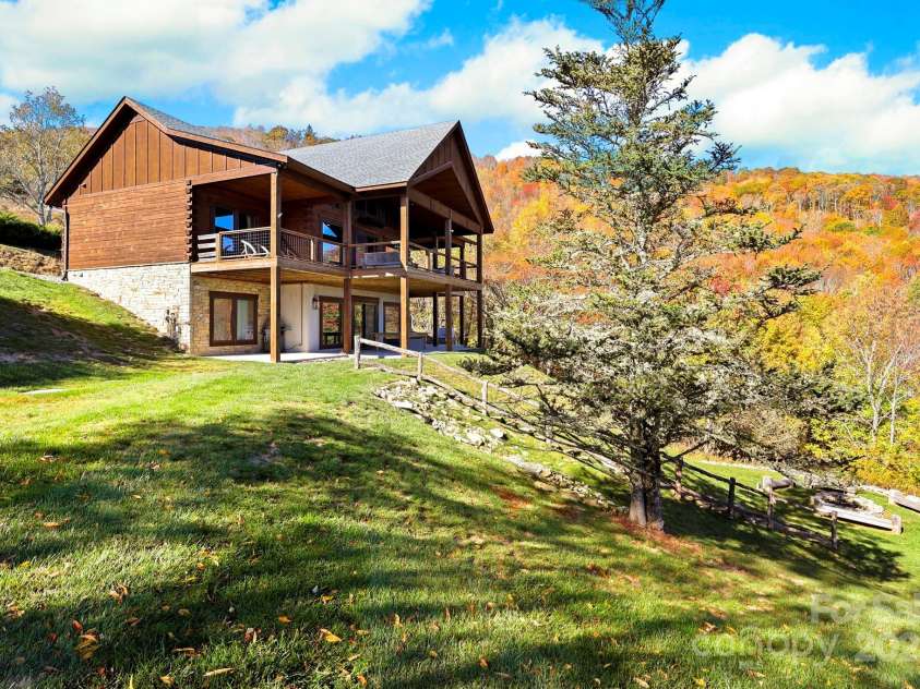 584 Grey Fox Ridge, Banner Elk, NC 28604.  MLS# CAR4315147, YatesRealty ID 876. 
