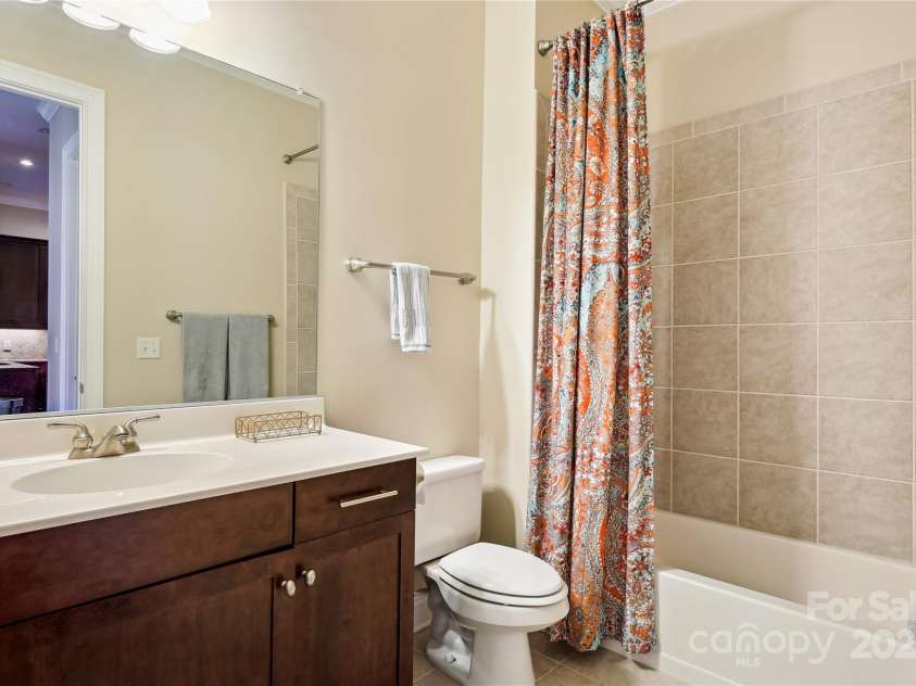 5425 Closeburn Road, Charlotte, NC 28210.  MLS# CAR4232616, YatesRealty ID 8760. Guest Bath