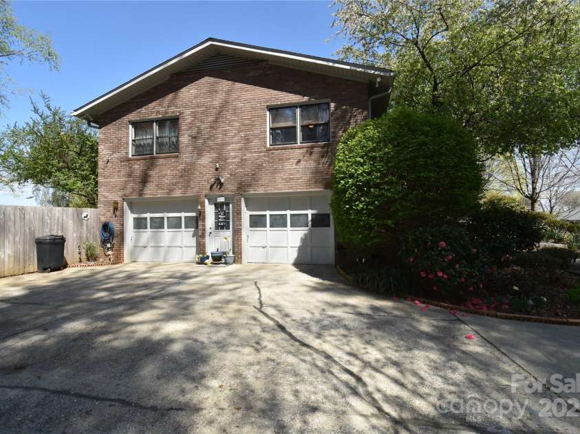 37 Hillside Drive, Etowah, NC 28729.  MLS# CAR4243156, YatesRealty ID 8761. 2 bay garage