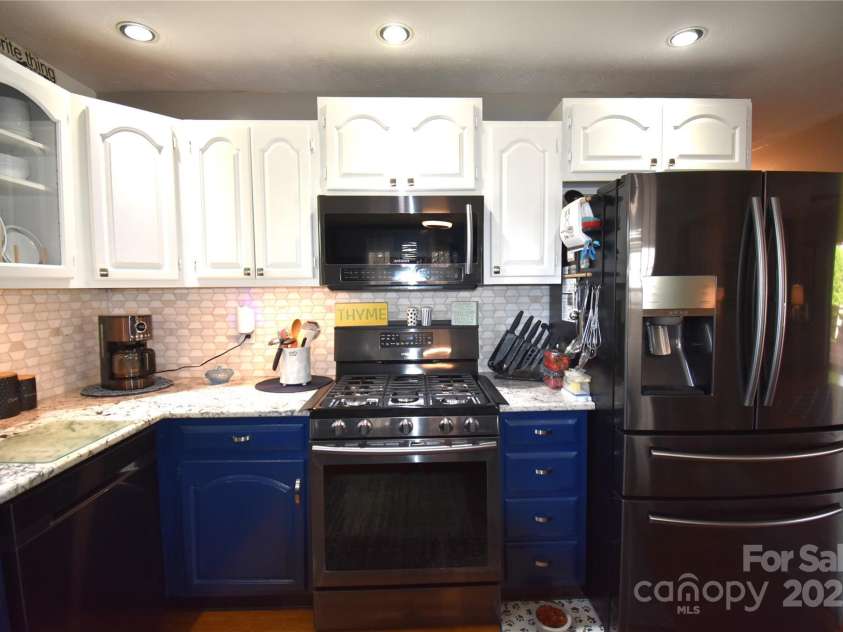 37 Hillside Drive, Etowah, NC 28729.  MLS# CAR4243156, YatesRealty ID 8761. All new appliances