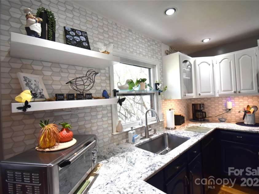 37 Hillside Drive, Etowah, NC 28729.  MLS# CAR4243156, YatesRealty ID 8761. Beautifully updated