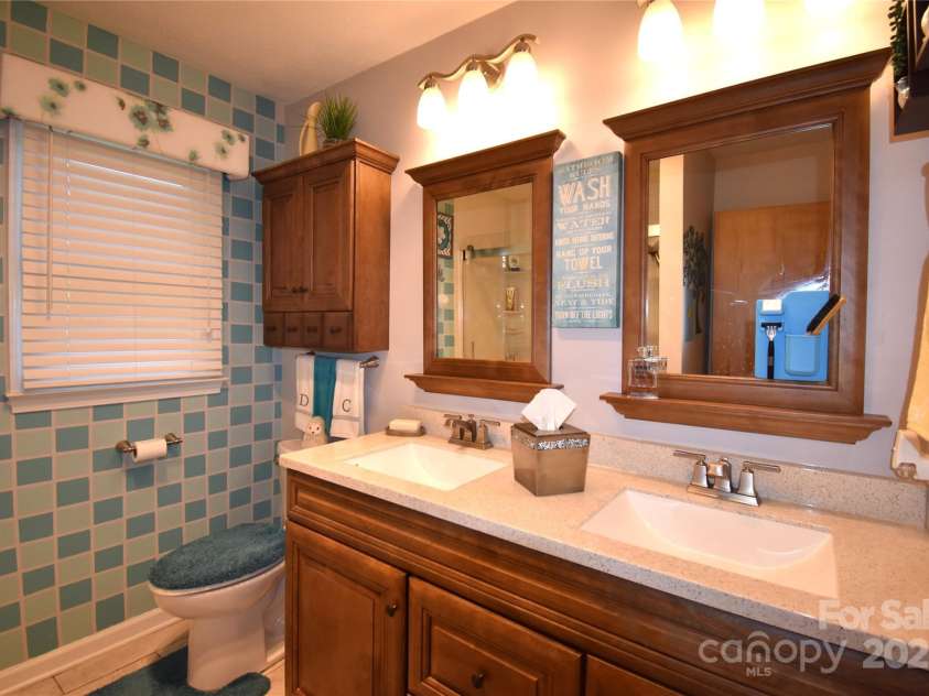 37 Hillside Drive, Etowah, NC 28729.  MLS# CAR4243156, YatesRealty ID 8761. Primary bathroom