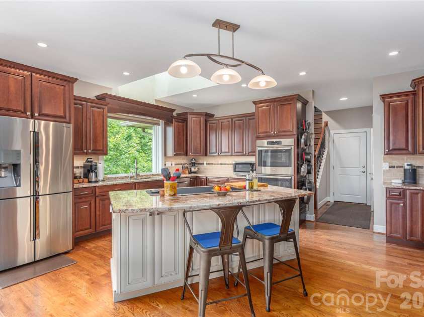 930 Big Raven Lane, Saluda, NC 28773.  MLS# CAR4270163, YatesRealty ID 8761. A classic kitchen with all appliances included