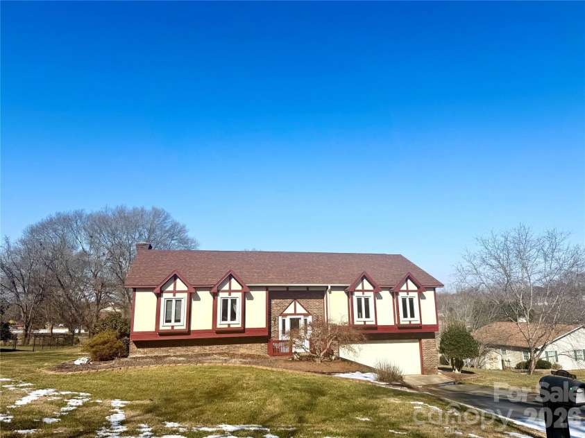 1015 36th Avenue Court, Hickory, NC 28601.  MLS# CAR4340838, YatesRealty ID 8762. 