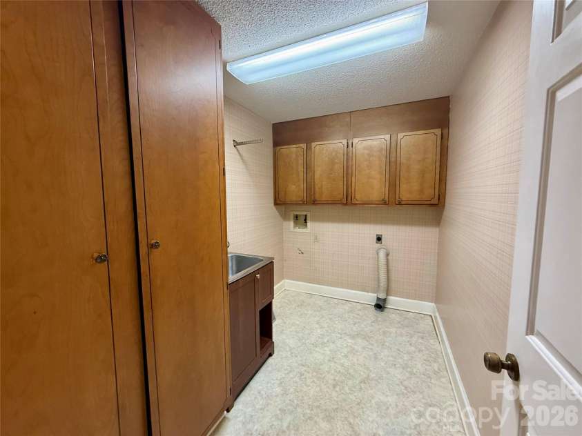 1015 36th Avenue Court, Hickory, NC 28601.  MLS# CAR4340838, YatesRealty ID 8762. 