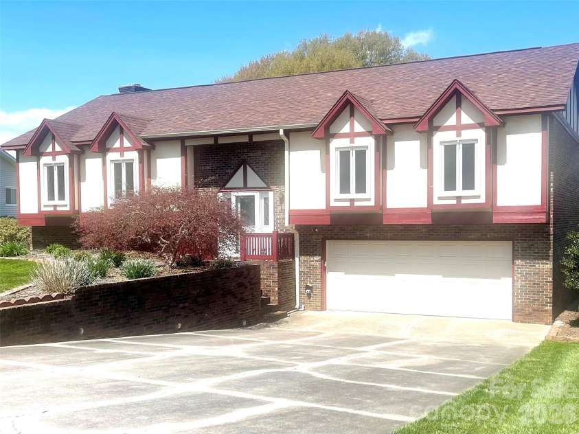 1015 36th Avenue Court, Hickory, NC 28601.  MLS# CAR4340838, YatesRealty ID 8762. 