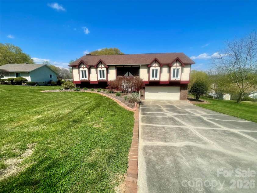 1015 36th Avenue Court, Hickory, NC 28601.  MLS# CAR4340838, YatesRealty ID 8762. 