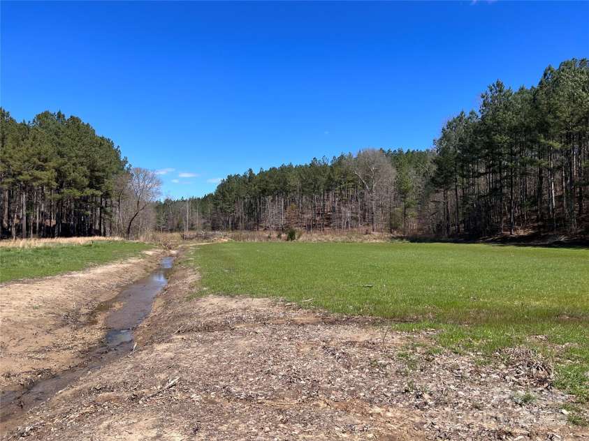 898 Burnt Gin Road, Gaffney, SC 29340.  MLS# CAR4242648, YatesRealty ID 8763. 