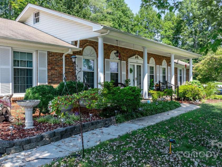 723 Wilmore Street, Lenoir, NC 28645.  MLS# CAR4251570, YatesRealty ID 8764. 