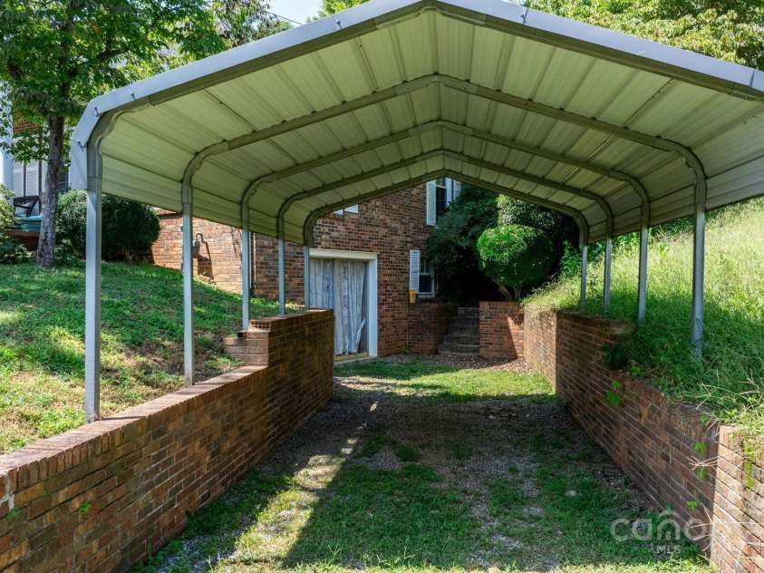 723 Wilmore Street, Lenoir, NC 28645.  MLS# CAR4251570, YatesRealty ID 8764. 