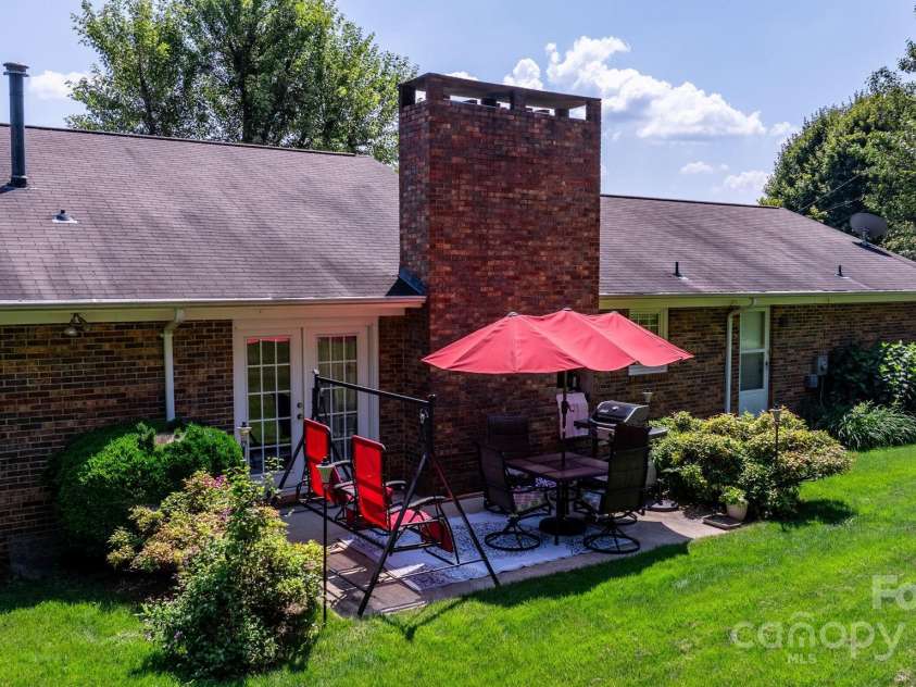 723 Wilmore Street, Lenoir, NC 28645.  MLS# CAR4251570, YatesRealty ID 8764. 