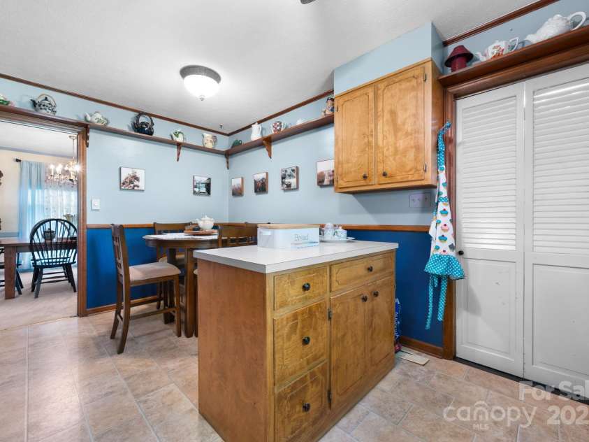 723 Wilmore Street, Lenoir, NC 28645.  MLS# CAR4251570, YatesRealty ID 8764. 