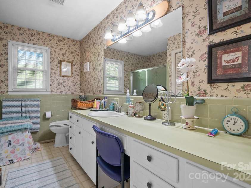 723 Wilmore Street, Lenoir, NC 28645.  MLS# CAR4251570, YatesRealty ID 8764. 