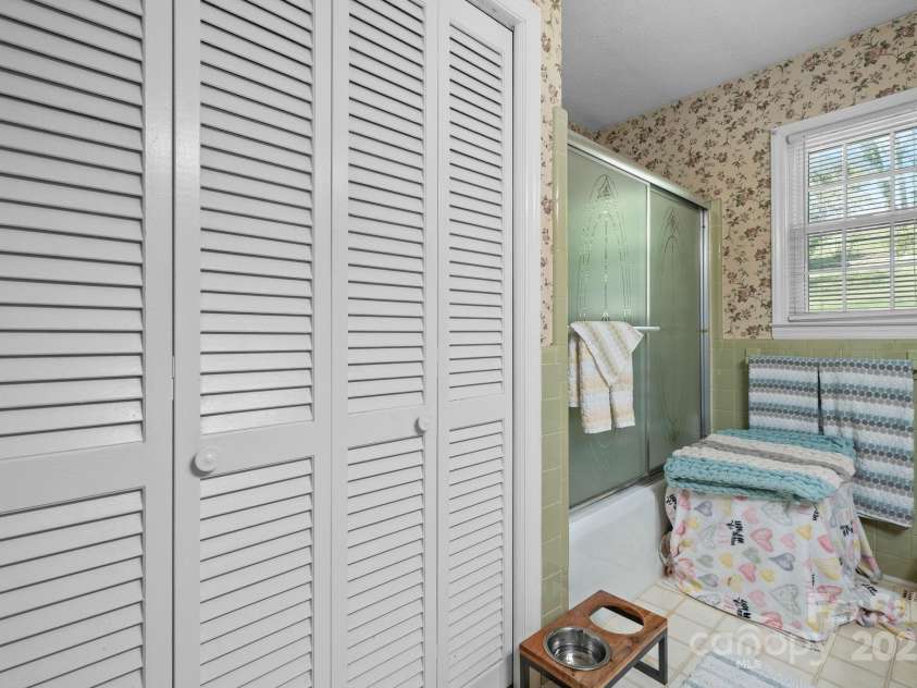 723 Wilmore Street, Lenoir, NC 28645.  MLS# CAR4251570, YatesRealty ID 8764. 