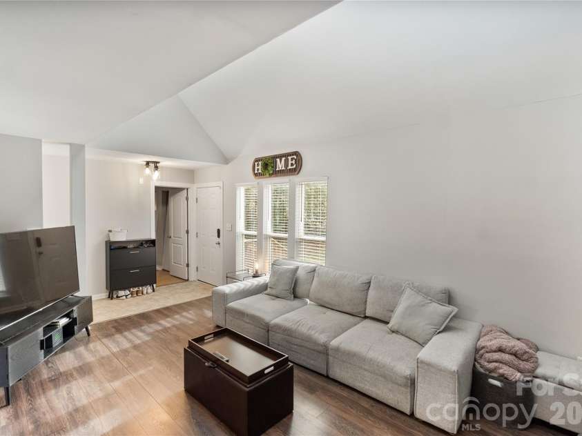 6405 Piney Path Road, Charlotte, NC 28212.  MLS# CAR4346897, YatesRealty ID 8766. 