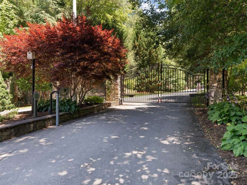 350 Inverness Drive, Waynesville, NC 28785.  MLS# CAR4207802, YatesRealty ID 8767. A private gated community