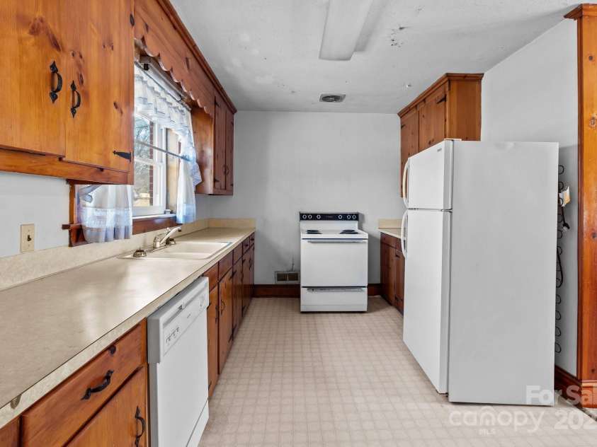 200 11th Street, Spencer, NC 28159.  MLS# CAR4218203, YatesRealty ID 877. 