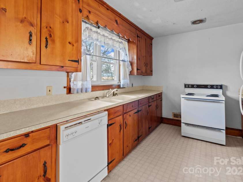 200 11th Street, Spencer, NC 28159.  MLS# CAR4218203, YatesRealty ID 877. 