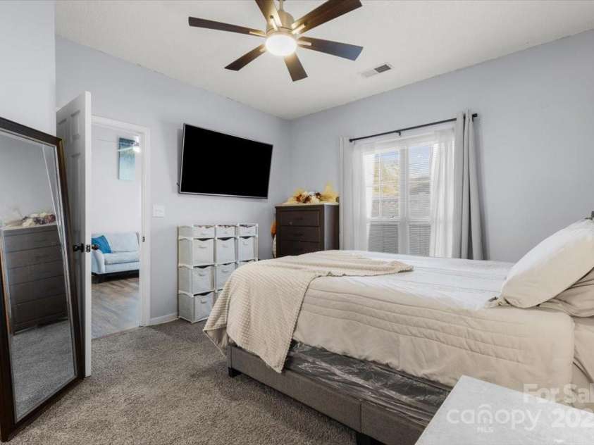 6359 Mallard View Lane, Charlotte, NC 28269.  MLS# CAR4241310, YatesRealty ID 8770. 