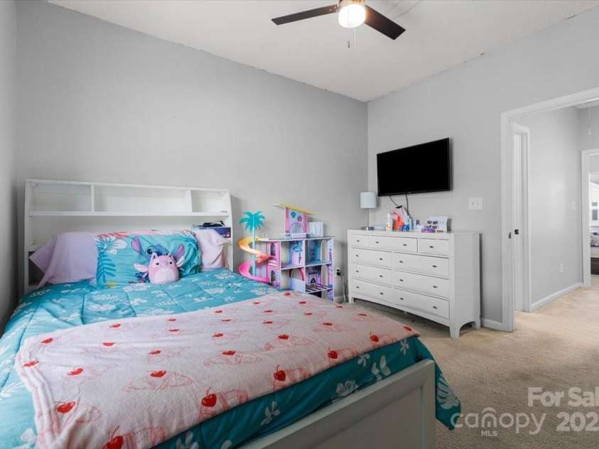 6359 Mallard View Lane, Charlotte, NC 28269.  MLS# CAR4241310, YatesRealty ID 8770. 