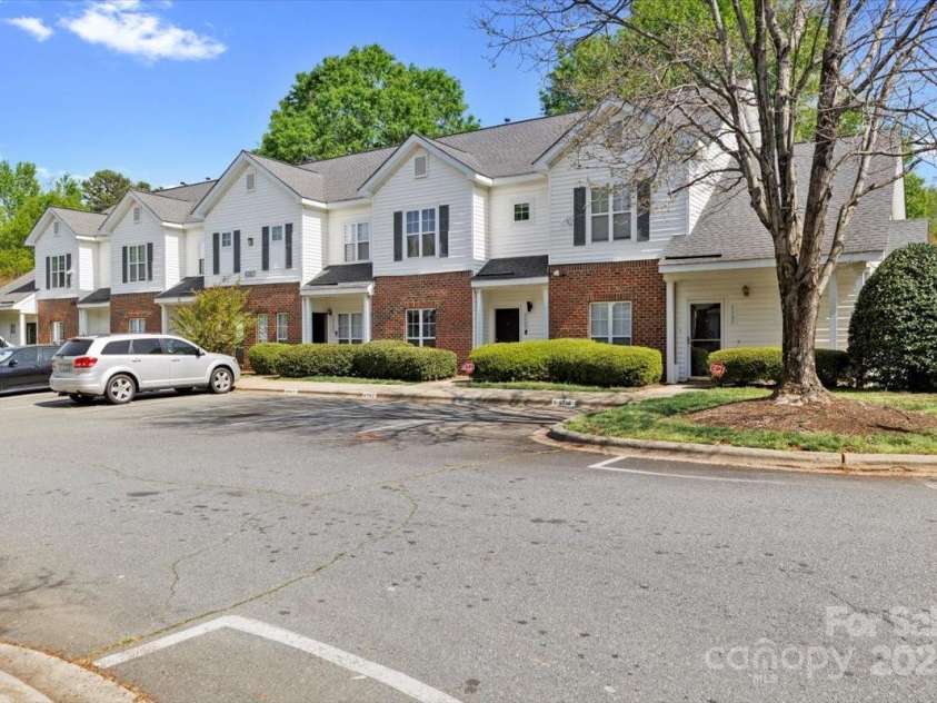 6359 Mallard View Lane, Charlotte, NC 28269.  MLS# CAR4241310, YatesRealty ID 8770. 