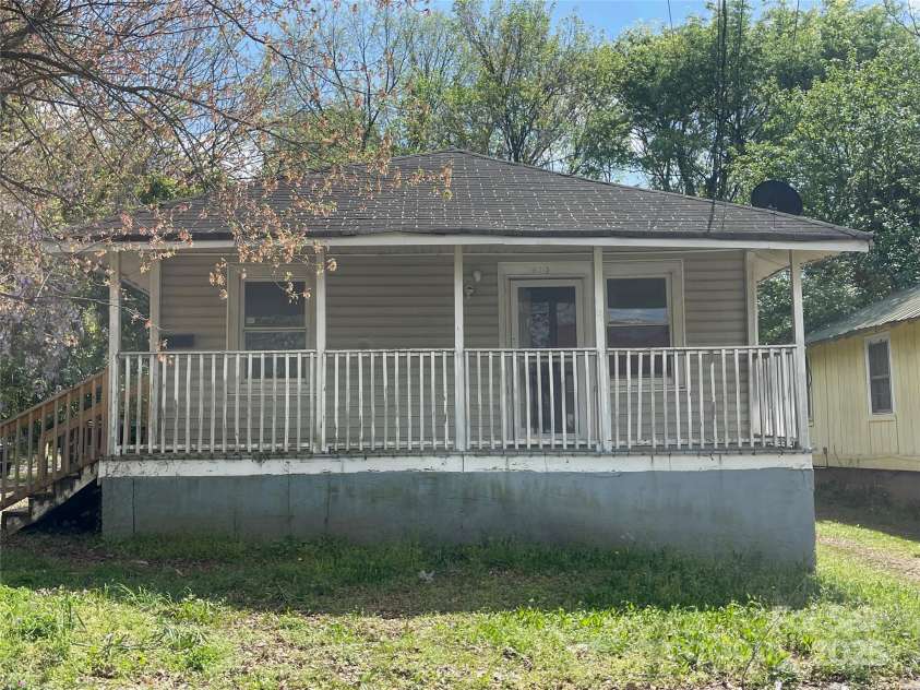 410 Mill Road, Charlotte, NC 28216.  MLS# CAR4213994, YatesRealty ID 8771. 